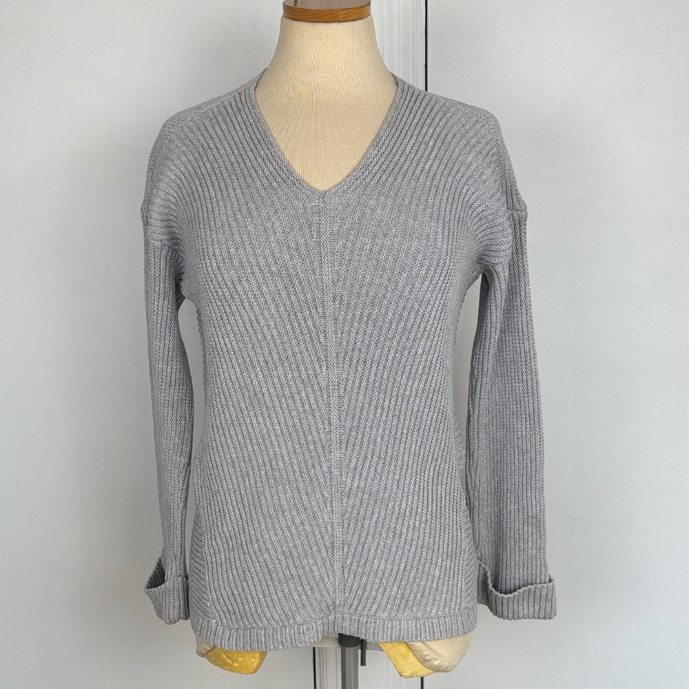 Charter Club Light Gray V-Neck Cotton Sweater medium